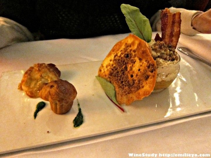 前菜：Brouillade d’œufs à la mascarpone et poêlée de champignons du moment.